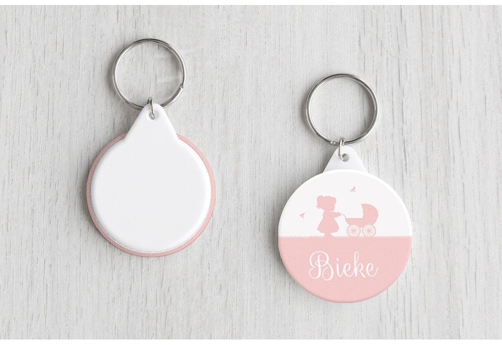 Meisje met kinderwagen